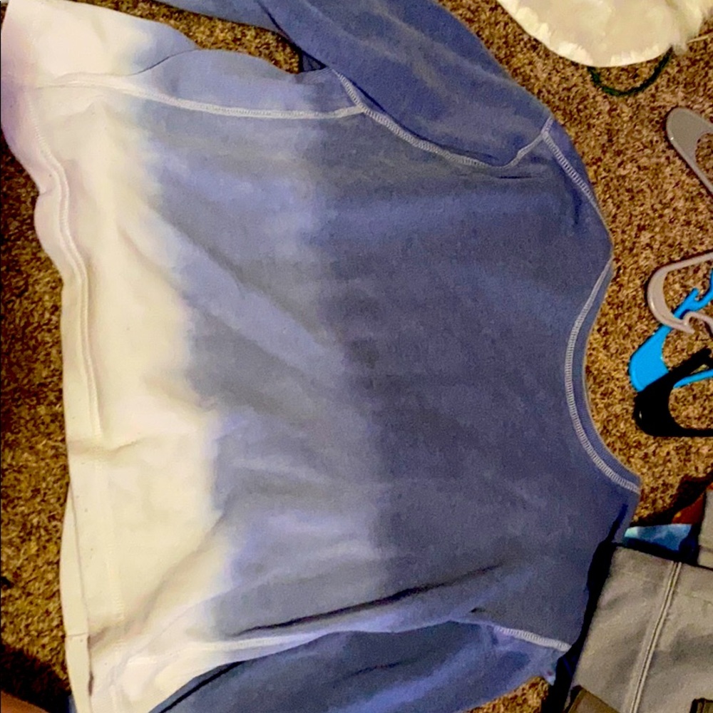 Blue and white ombré sweat shirt